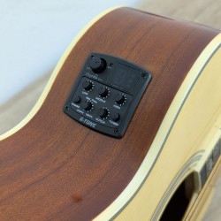 גיטרה בס אקוסטית עם תיק