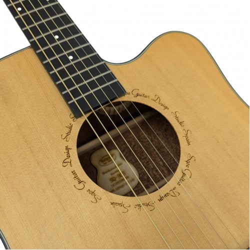 גיטרה אקוסטית מוגברת